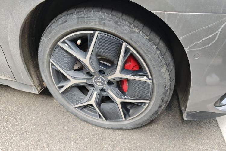 Used BYD Han 2022 DM-i 242km Flagship Model Right Front Wheel Hub