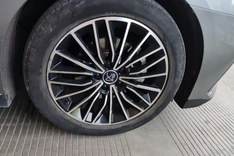 Used BYD Han 2022 DM-i 121KM Luxury Model Right Front Wheel Hub