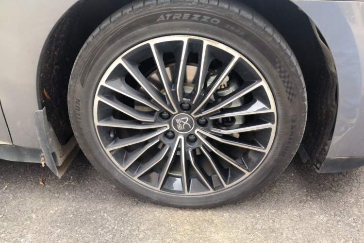 Used BYD Han 2022 DM-i 121KM Prestige Model Right Front Wheel Hub