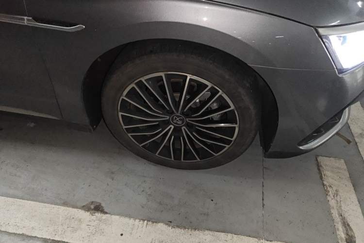 Used BYD Han 2022 DM-i 121KM Prestige Model Right Front Wheel Hub