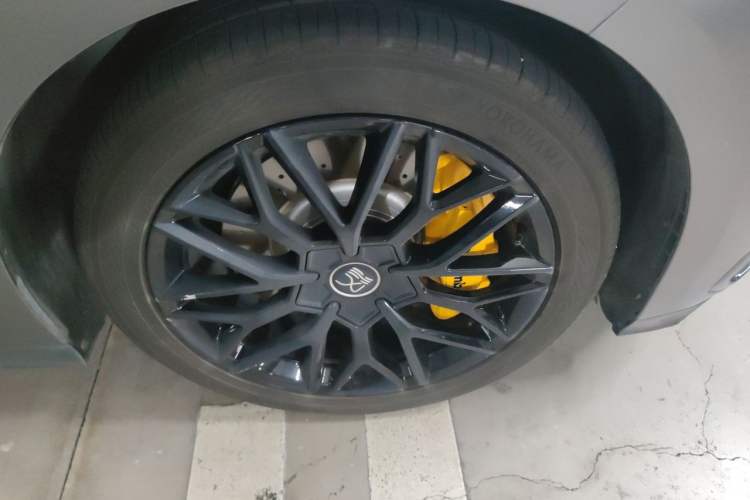 Used BYD Han 2022 EV Genesis Edition 610KM All-Wheel Drive Premium Model Right Front Wheel Hub