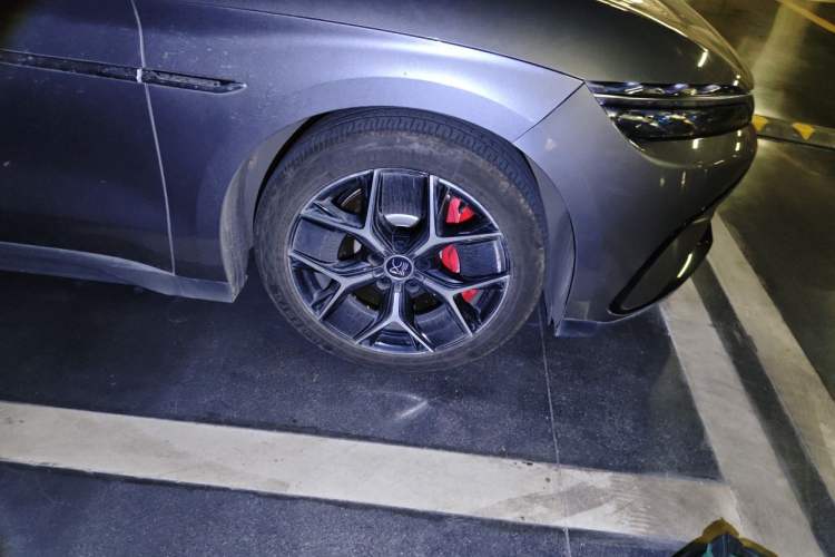 Used BYD Han 2022 EV Genesis Edition 715KM Front-Wheel-Drive Prestige Model Right Front Wheel Hub
