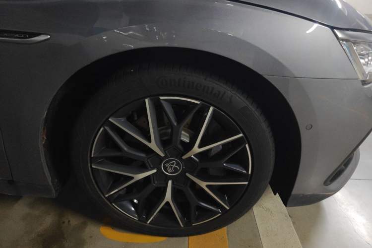 Used BYD Han 2022 DM-p 202km Four-Wheel Drive Flagship Model Right Front Wheel Hub