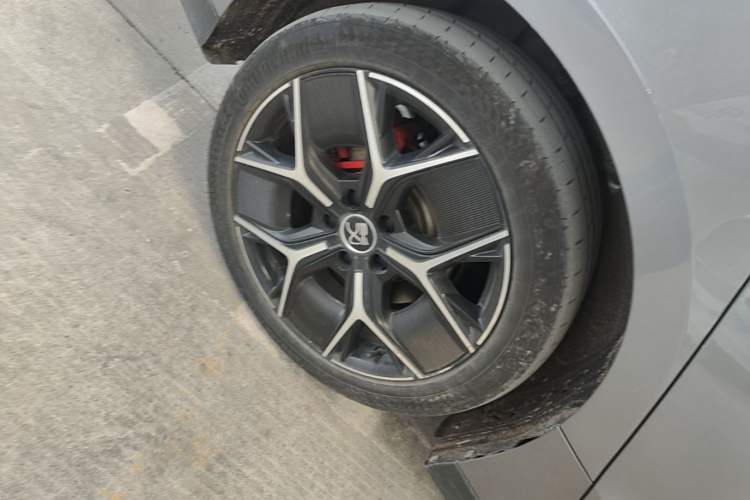 Used BYD Han 2022 EV Genesis Edition 715 km Front-Wheel-Drive Flagship Model Right Rear Wheel Hub