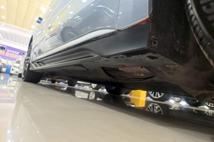 Used BYD Han 2022 EV Genesis Edition 610KM All-Wheel Drive Premium Model Right Side Sill