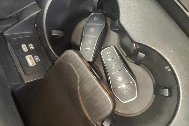 Used BYD Han 2022 EV Genesis Edition 715 km Front-Wheel-Drive Flagship Model Vehicle Key
