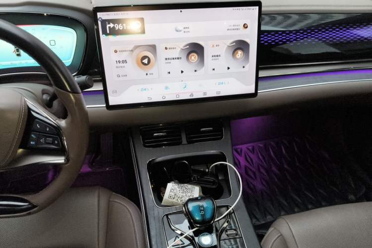 Used BYD Han 2022 DM-i 121KM Luxury Model Audio And AC Panel