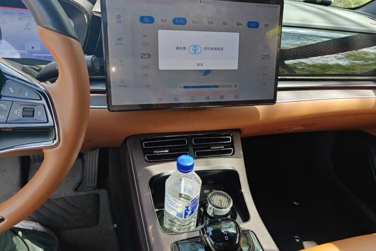 Used BYD Han 2022 EV Genesis Edition 715 km Front-Wheel-Drive Flagship Model Audio And AC Panel