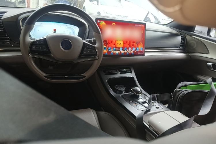 Used BYD Han 2022 DM-i 121KM Prestige Model Center Console