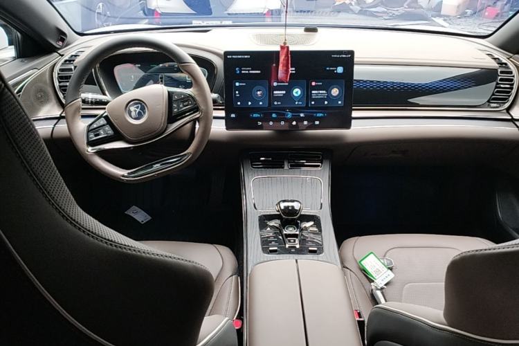 Used BYD Han 2022 EV Genesis Edition 715 km Front-Wheel-Drive Flagship Model Center Console