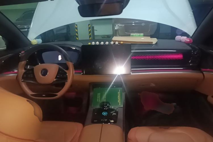 Used BYD Han 2022 DM-i 121KM Luxury Model Center Console