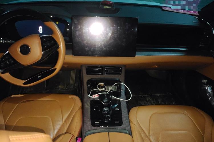 Used BYD Han 2022 DM-i 121KM Luxury Model Center Console