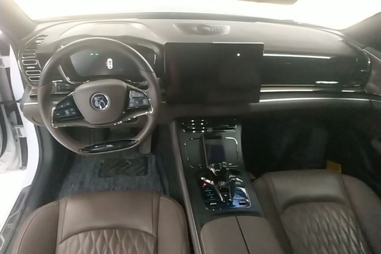 Used BYD Han 2022 DM-i 121KM Luxury Model Center Console