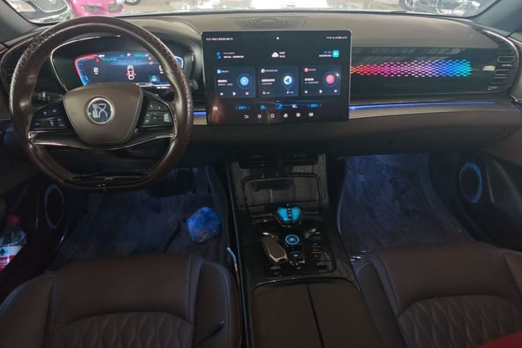Used BYD Han 2022 DM-i 121KM Luxury Model Center Console