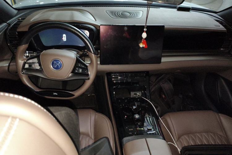 Used BYD Han 2022 DM-i 121KM Prestige Model Center Console