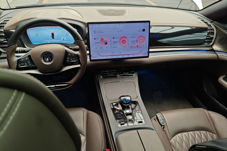 Used BYD Han 2022 DM-i 121KM Luxury Model Center Console