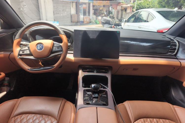 Used BYD Han 2022 DM-i 121KM Luxury Model Center Console