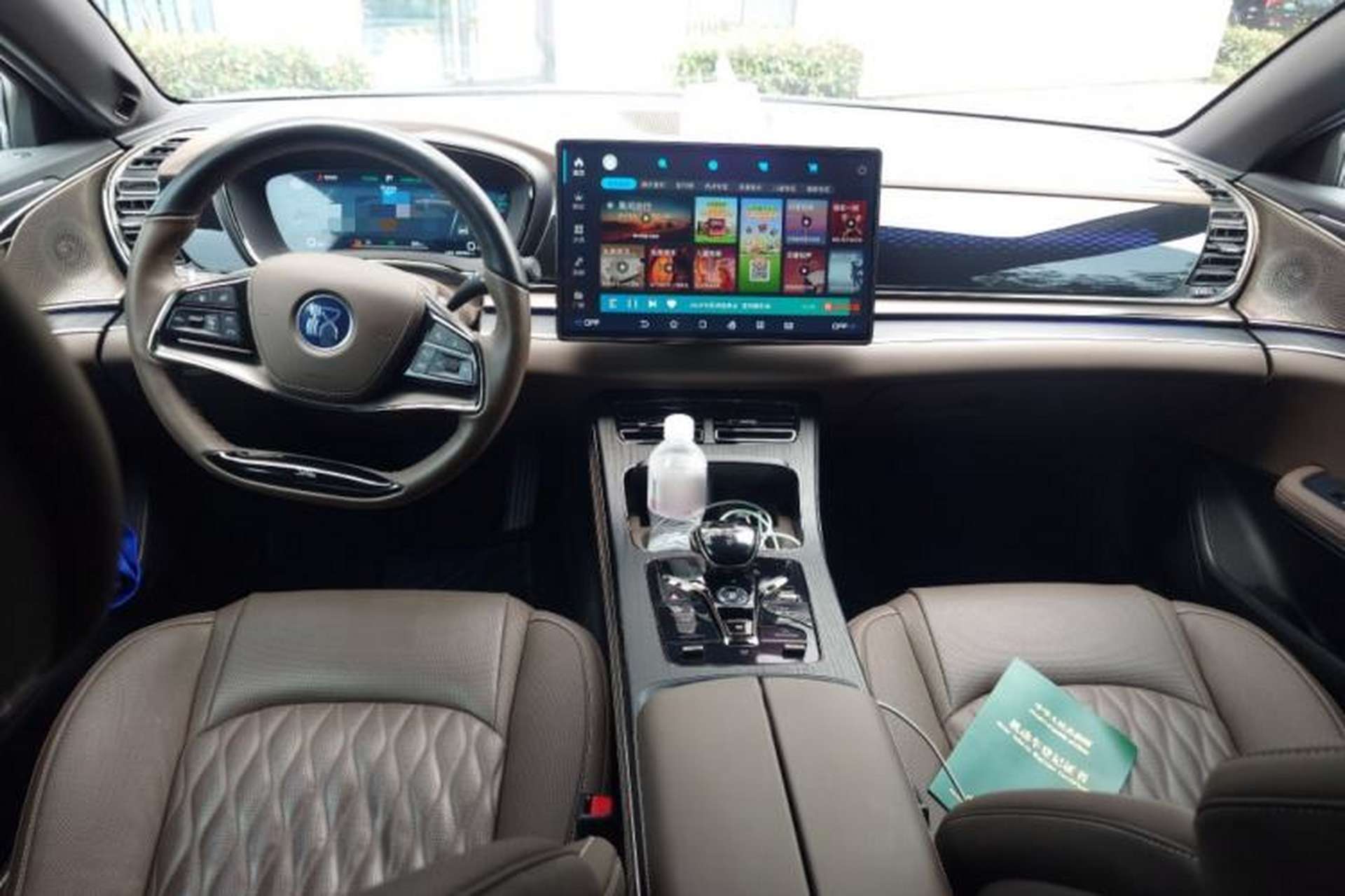 Used BYD Han 2022 EV Genesis Edition 610KM All-Wheel Drive Premium Model Center Console