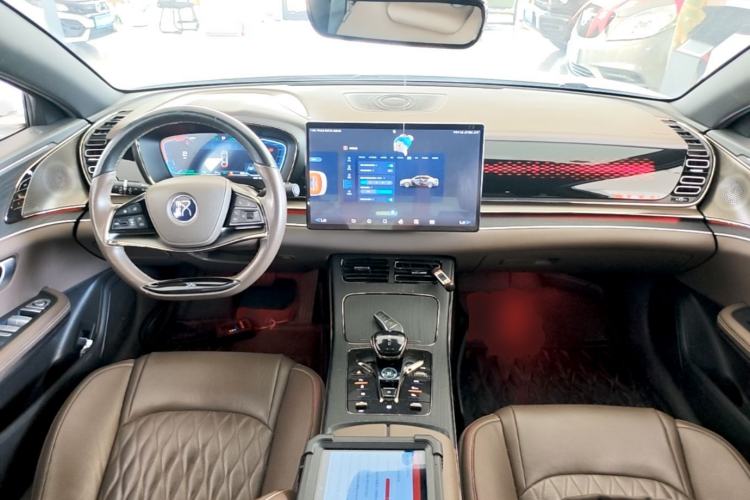 Used BYD Han 2022 DM-i 121KM Luxury Model Center Console