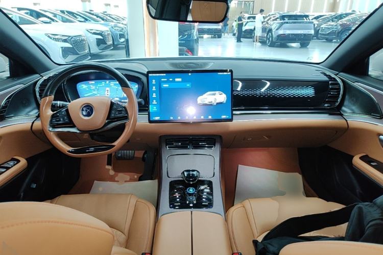 Used BYD Han 2022 DM-i 121KM Luxury Model Center Console