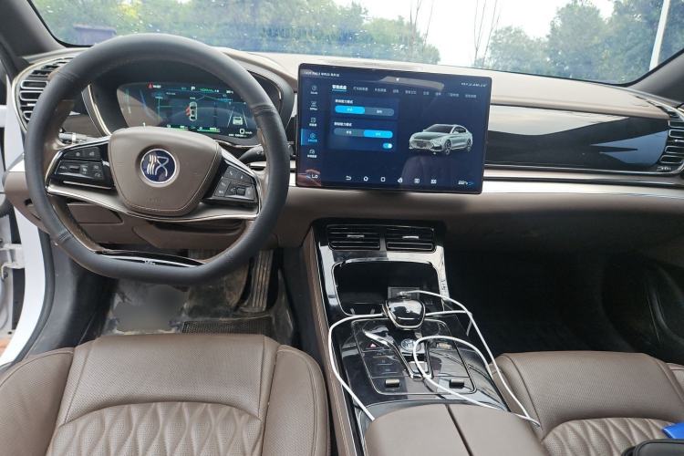Used BYD Han 2022 DM-i 121KM Prestige Model Center Console