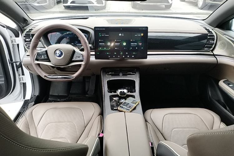 Used BYD Han 2022 EV Genesis Edition 610KM All-Wheel Drive Premium Model Center Console