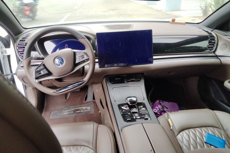 Used BYD Han 2022 DM-i 121KM Luxury Model Center Console