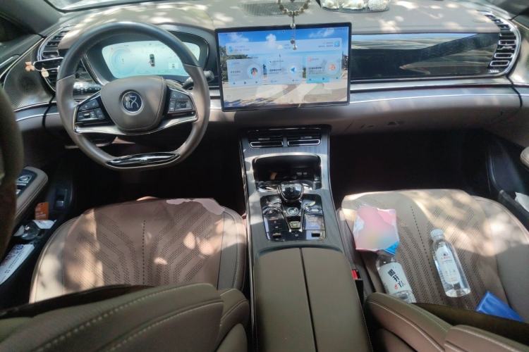 Used BYD Han 2022 DM-i 121KM Luxury Model Center Console