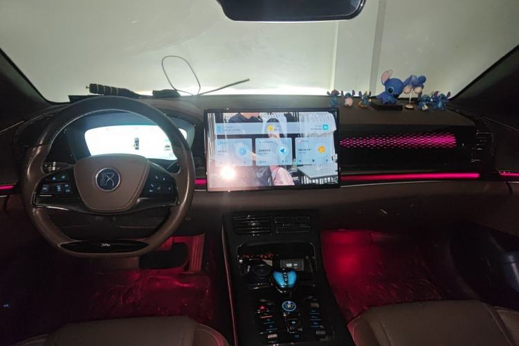 Used BYD Han 2022 DM-i 121KM Luxury Model Center Console