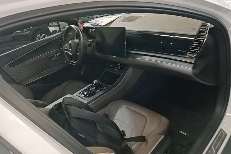 Used BYD Han 2022 DM-i 121KM Luxury Model Center Console