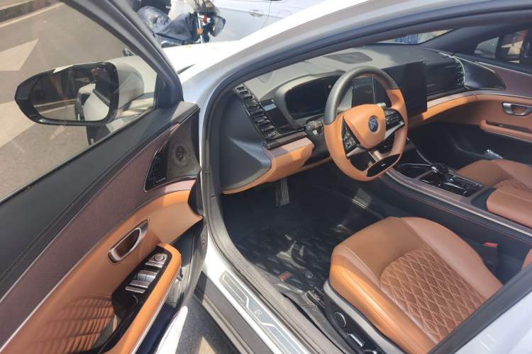 Used BYD Han 2022 DM-i 121KM Luxury Model Driver Seat
