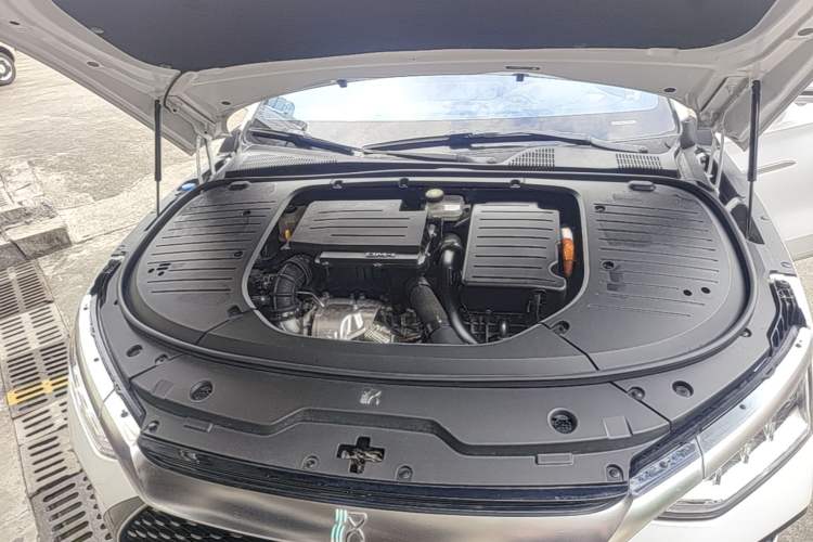 Used BYD Han 2022 DM-i 121KM Prestige Model Engine Bay