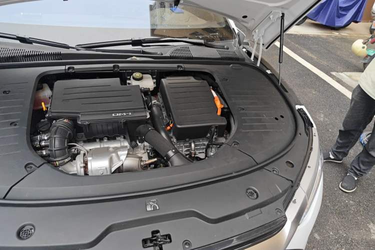 Used BYD Han 2022 DM-i 121KM Luxury Model Engine Bay Left