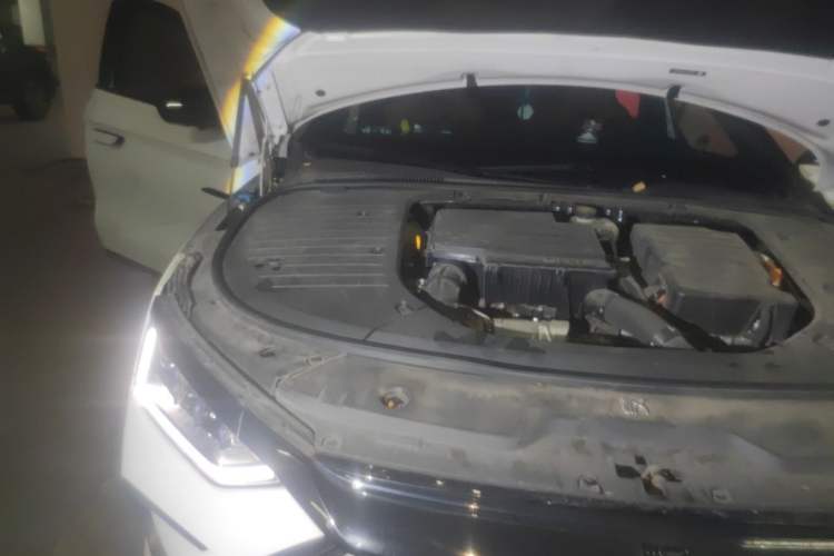 Used BYD Han 2022 DM-i 121KM Prestige Model Engine Bay Right