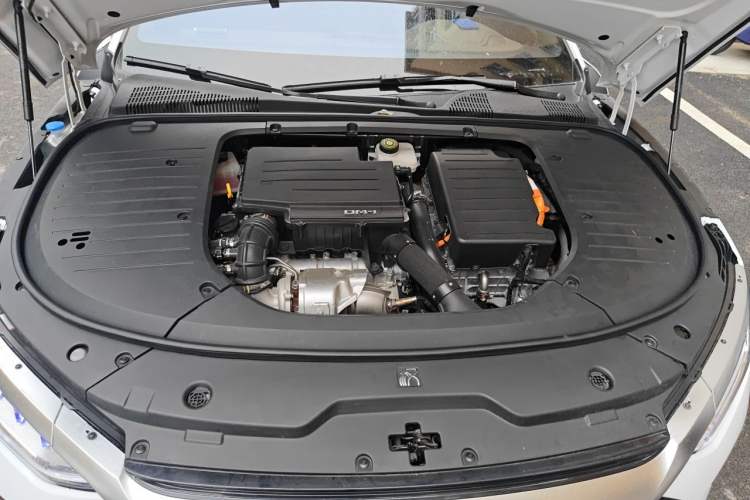 Used BYD Han 2022 DM-i 121KM Luxury Model Engine Bay
