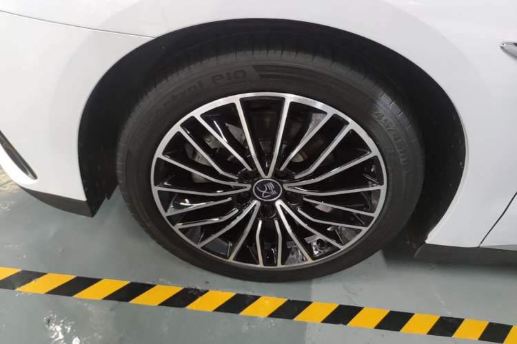 Used BYD Han 2022 DM-i 121KM Prestige Model Exterior 4