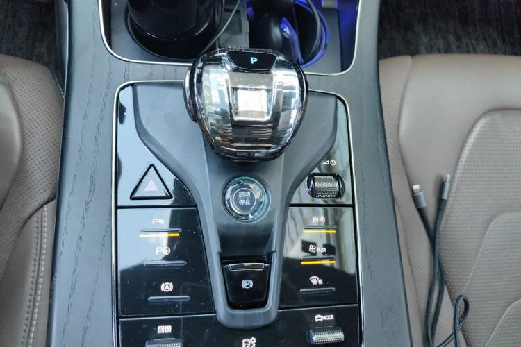 Used BYD Han 2022 EV Genesis Edition 610KM All-Wheel Drive Premium Model Gear Lever