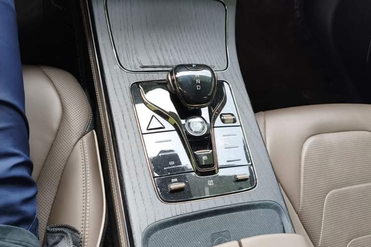 Used BYD Han 2022 EV Genesis Edition 715 km Front-Wheel-Drive Flagship Model Gear Lever