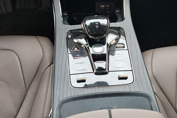 Used BYD Han 2022 EV Genesis Edition 715 km Front-Wheel-Drive Flagship Model Gear Lever