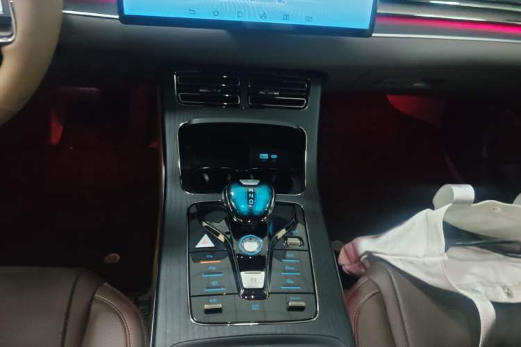 Used BYD Han 2022 EV 610 km All-Wheel-Drive Qianshan Cui Limited Edition Gear Lever