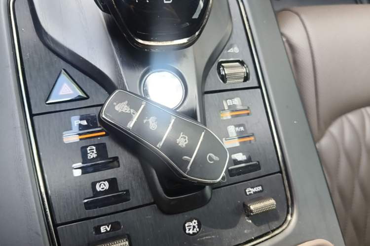Used BYD Han 2022 DM-i 121KM Prestige Model Interior 1