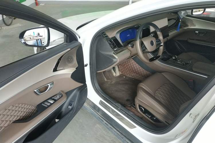 Used BYD Han 2022 DM-i 121KM Prestige Model Interior 3