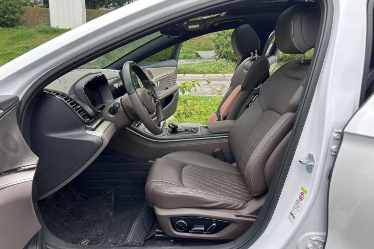 Used BYD Han 2022 DM-i 121KM Prestige Model Interior 4