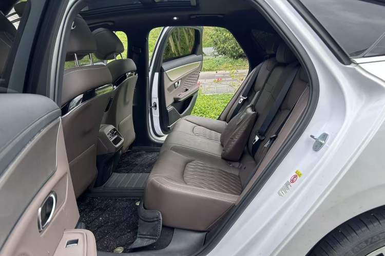 Used BYD Han 2022 DM-i 121KM Prestige Model Interior 5