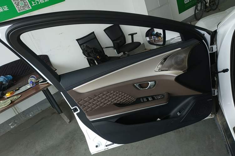 Used BYD Han 2022 DM-i 121KM Prestige Model Interior 7