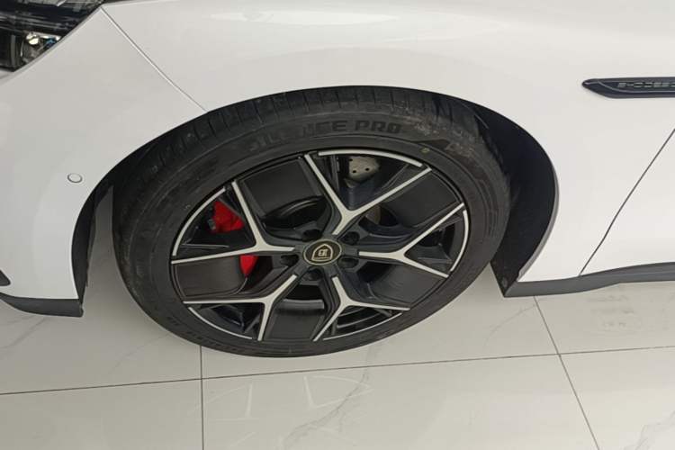 Used BYD Han 2022 EV Genesis Edition 715 km Front-Wheel-Drive Flagship Model Left Front Wheel Hub