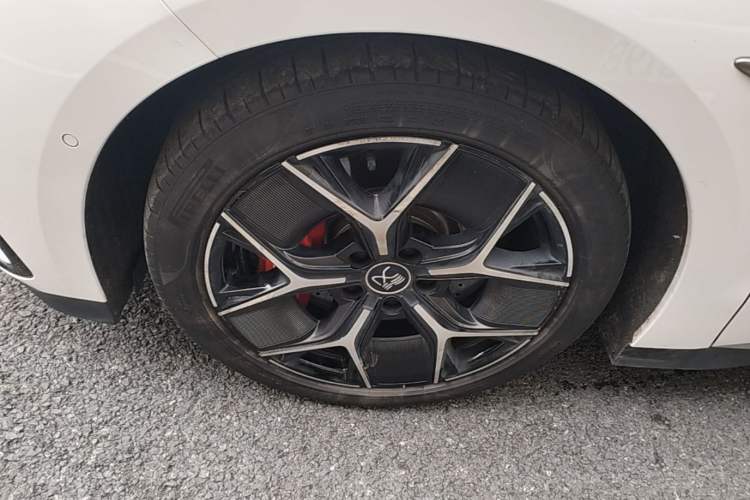 Used BYD Han 2022 EV Genesis Edition 715 km Front-Wheel-Drive Flagship Model Left Front Wheel Hub