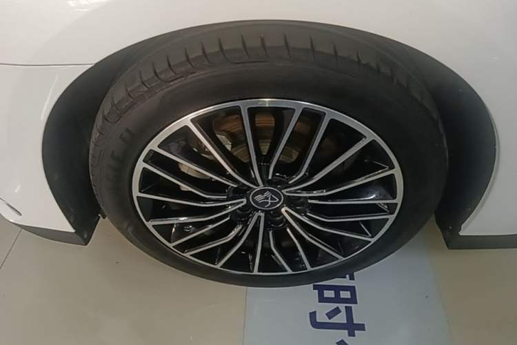 Used BYD Han 2022 DM-i 121KM Luxury Model Left Front Wheel Hub