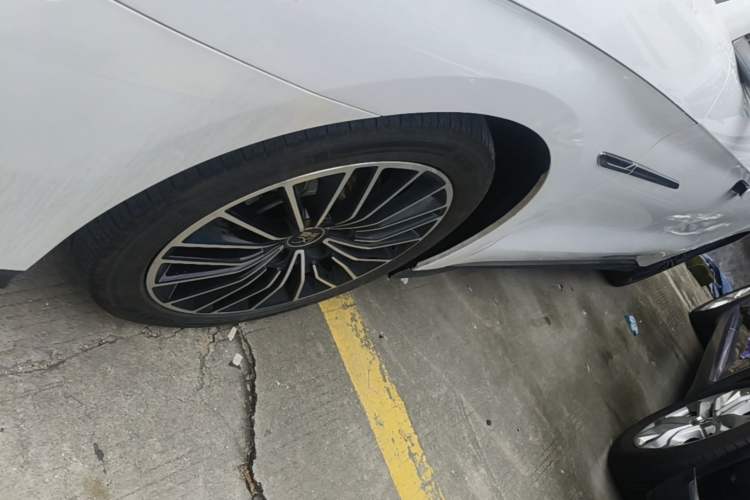 Used BYD Han 2022 DM-i 121KM Prestige Model Left Front Wheel Hub