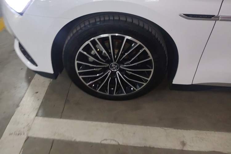 Used BYD Han 2022 DM-i 121KM Prestige Model Left Front Wheel Hub